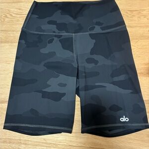 ALO Yoga Black Camo Bike Shorts